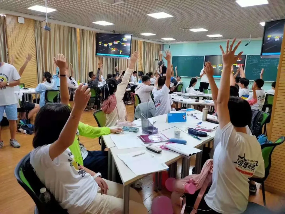 受够了“辅导作业”？解放家长的寒假英语冬令营特训班！报一送一